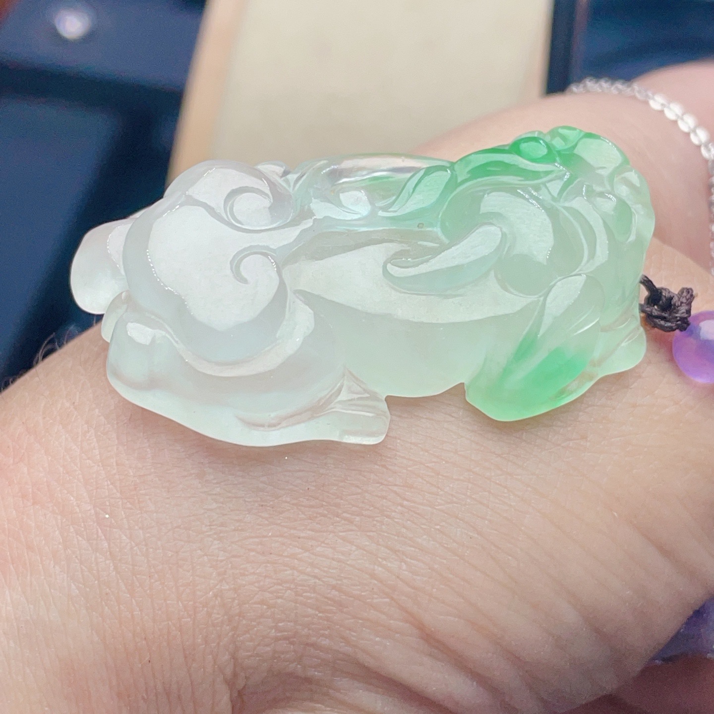 缅甸翡翠批发高冰飘绿貔貅男女款吊坠尺寸47.7&times;26.3&times;25.8mm